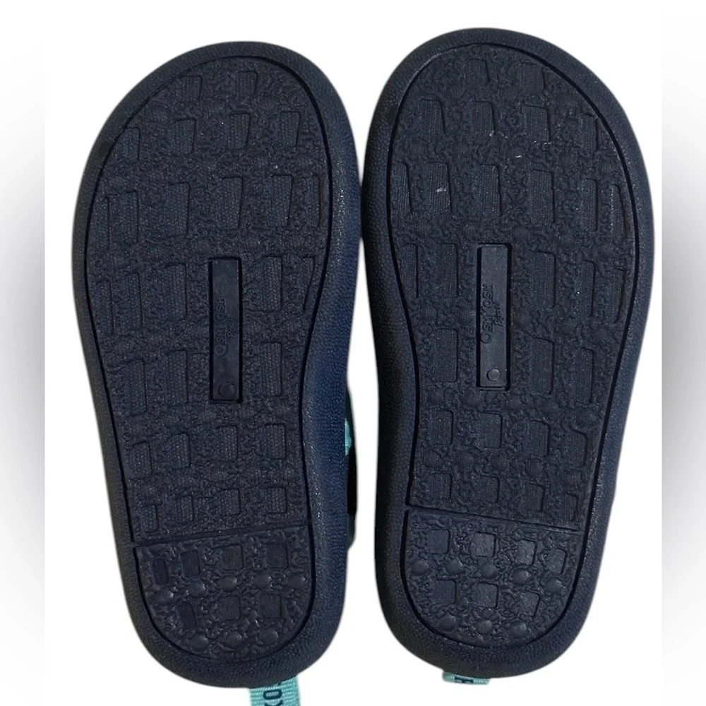 OshKosh B'gosh Kids water shoes with a shark print. Teal & black.